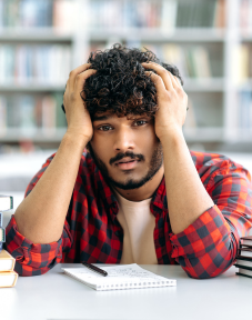 Frustrated student struggling to find a digital marketing job due to lack of practical experience.